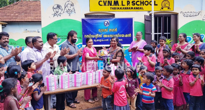 കുരുന്നുകൾക്ക് പഠനോപകരണ വിതരണം നടത്തി.