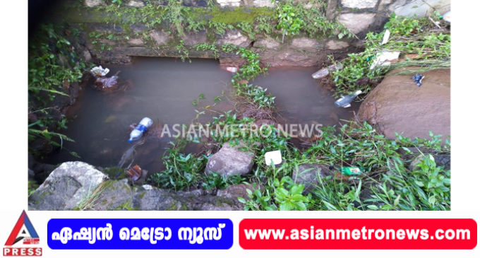 തൃക്കണ്ണമംഗൽ അമ്പലം ജംഗ്ഷനിലെ കലുങ്ക് അടഞ്ഞു കിടക്കുന്നു.