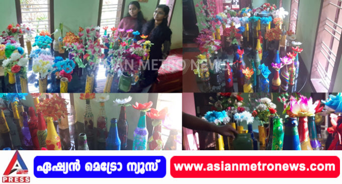 മുൻ പടിഞ്ഞാറെകല്ലട ഗ്രാമപഞ്ചായത്ത് പ്രസിഡന്റ് ഒരുമാസമായി വീട്ടിലെ ജോലികൾക്ക് ശേഷം പൂക്കൾ നിർമാണത്തിൽ ഏർപ്പെട്ടിരിക്കുന്നു.