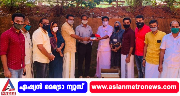 കെ എസ് യു കാണിനായാമ്പറ്റ മണ്ഡലം കമ്മിറ്റിയുടെ നേതൃത്വത്തിൽ പരീക്ഷ കേന്ദ്രങ്ങളിൽ കുട്ടികൾക്ക് ആവശ്യമായ മാസ്ക് സാനിറ്റൈസർ എന്നിവ വിതരണം ചെയ്തു.