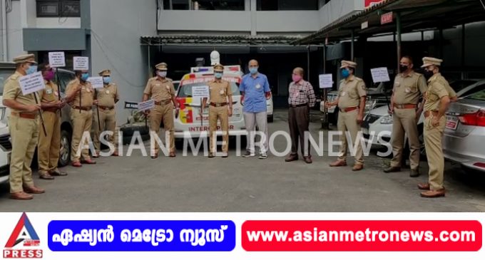 ആര്.ടി.ഒ ഉദ്യോഗസ്ഥര് പ്രതിഷേധ സൂചനാ സമരം നടത്തി