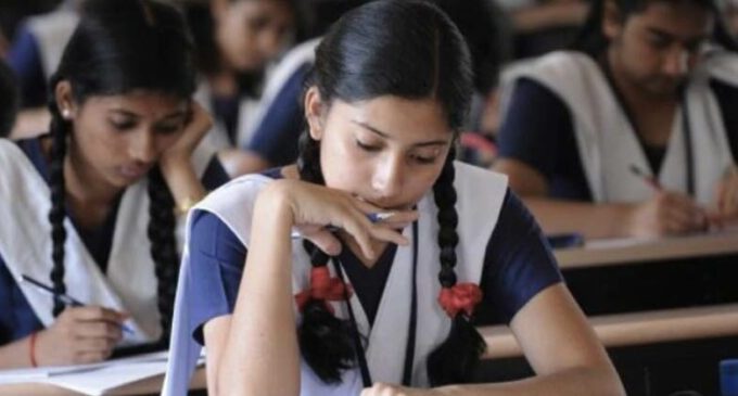 പത്താം ക്ലാസിലെ മുഴുവന് വിദ്യാര്ഥികളും വിജയിച്ചതായി പ്രഖ്യാപിച്ച് തമിഴ്നാട്ടില് സര്ക്കാര്.