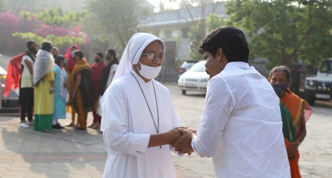 ദേവാലയങ്ങളിലെത്തി അനുഗ്രഹാശിസുകളേറ്റുവാങ്ങി സിദ്ദിഖിന്റെ പ്രചരണം