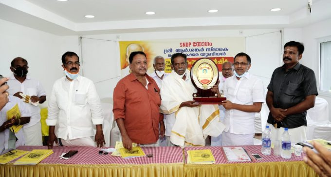 ജി. വിശ്വംഭരനെ യൂണിയൻ വാർഷിക പൊതുയോഗത്തിൽ വച്ച് യൂണിയൻ പ്രസിഡന്റ് സതീഷ് സത്യപാലൻ ആദരിച്ചു .
