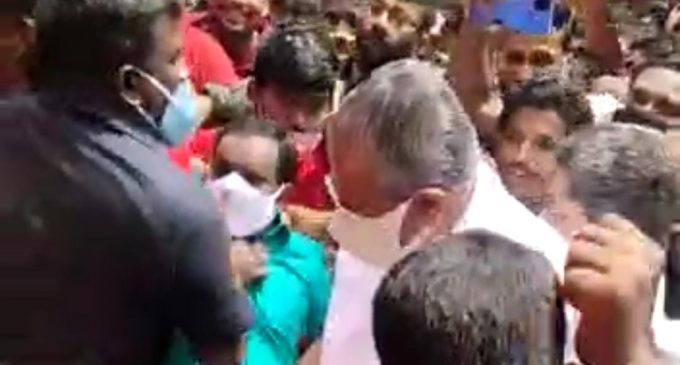 തിരിച്ചറിഞ്ഞില്ല; എംഎൽഎയെ കഴുത്തിൽ പിടിച്ച് തള്ളിമാറ്റി മുഖ്യമന്ത്രിയുടെ സുരക്ഷ ഉദ്യോഗസ്ഥൻ