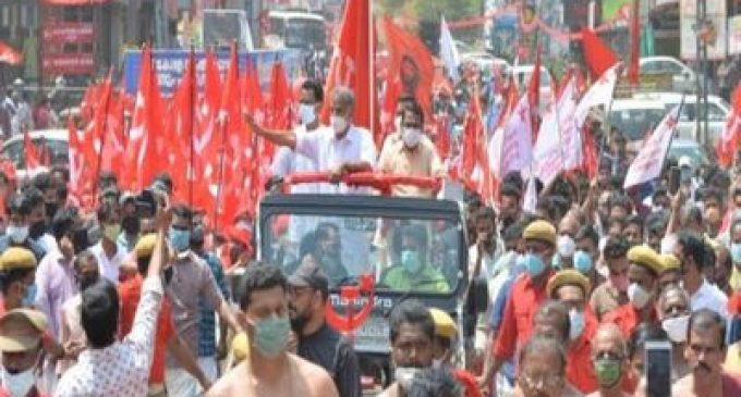 രേഖകളില്ലാത്ത എല് ഡി എഫിന്റെ പ്രചരണ വാഹനം പൊലീസ് പിടികൂടി.