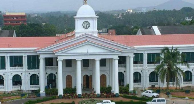 സ്വർണക്കടത്ത് കേസ്: കേന്ദ്ര ഏജൻസികൾക്കെതിരെ ജുഡീഷ്യൽ അന്വേഷണത്തിന് സർക്കാർ; റിട്ട. ജഡ്ജി വി കെ മോഹനന് കമ്മീഷന് അധ്യക്ഷൻ