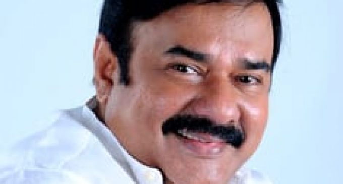 കോവിഡിനെ തുടർന്ന് ശബ്ദം നഷ്ടമായ മണിയൻപിള്ള രാജു; പ്രതിസന്ധിഘട്ടത്തെ അതിജീവിക്കാൻ ഒപ്പം നിന്ന് ഡോക്ടർമാർ