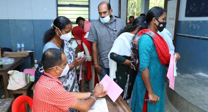 പോളിംങ് ഉദ്യോഗസ്ഥർക്കുള്ള വോട്ടെടുപ്പ് തുടങ്ങി