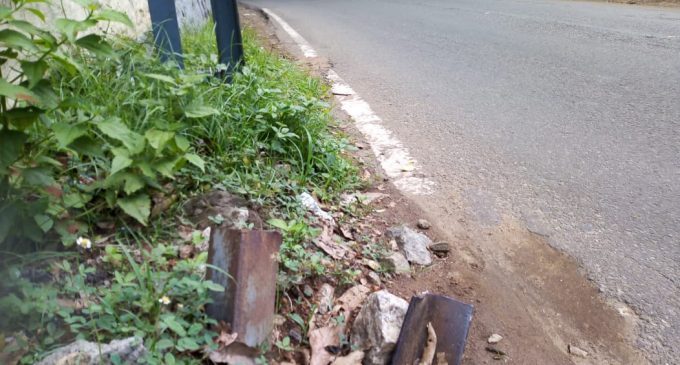 ഇലക്ട്രിക് തൂണിന്റെ കുറ്റി അപകടാവസ്ഥയിൽ