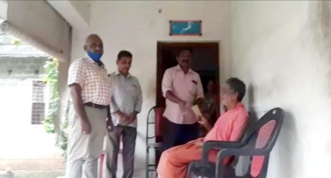 തൃക്കണ്ണമംഗൽ ജനകീയ വേദിയുടെ ലൈഫ് ടൈം പെൻഷൻ കിടപ്പു രോഗിയായ രാജുവിനു നൽകി