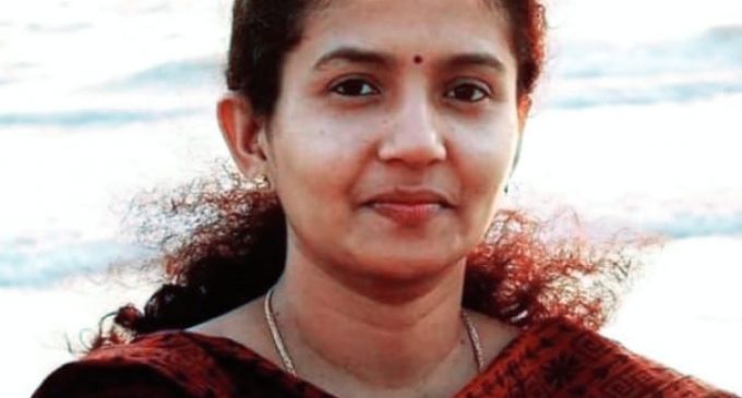 ‘ഇതൊരു കുരുതി കൊടുക്കലാണ്; ഉയിരു പറിച്ചെറിഞ്ഞ ആ ഷാൾ വെറുമൊരു പ്രതീകം മാത്രമാകരുത്, അതൊരു ചോദ്യമാകണം; വൈറലായി കുറിപ്പ്