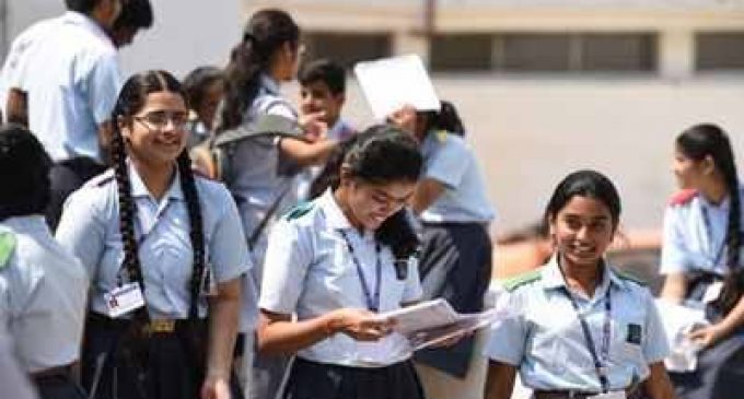സിബിഎസ്ഇ പന്ത്രണ്ടാം ക്ലാസ് പരീക്ഷ മാറ്റിവച്ചു; പത്താം ക്ലാസ് പരീക്ഷ റദ്ദാക്കി…