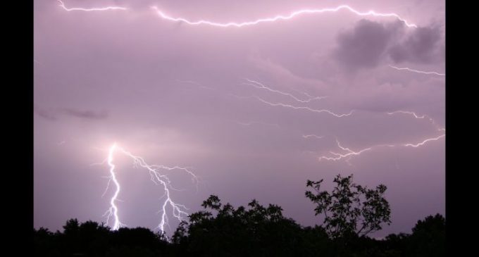 സംസ്ഥാനത്ത് ഇന്നും ശക്തമായ മഴയ്ക്കും മിന്നലിനും സാധ്യത