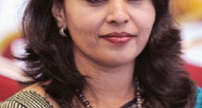 പ്രചാരണ വാഹനം അപകടത്തിൽപ്പെട്ടു; വീണ ജോർജിനും ഡ്രൈവർക്കും പരുക്ക്