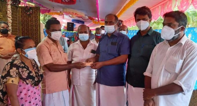കല്യാണ മണ്ഡപത്തിൽ നിന്ന് വാക്സിൻ ചലഞ്ചിന്റെ ഭാഗമായി മുഖ്യമന്ത്രിയുടെ ദുരിതാശ്വാസ നിധിയിലേക്ക് സംഭാവന നൽകി