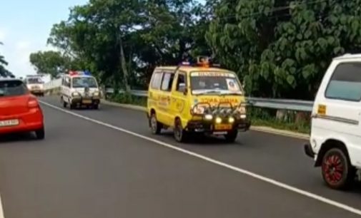 ആംബുലൻസുകൾക്കെതിരെ കേസെടുത്തു: കൂട്ടത്തോടെ സൈറൻ മുഴക്കി സഞ്ചരിച്ച സംഭവം, ആംബുലൻസുകൾക്കെതിരെ കൊട്ടാരക്കര പോലീസ് കേസെടുത്തു, കോവിഡ് പ്രോട്ടോക്കോൾ ലംഘനത്തിനാണ് കേസ്