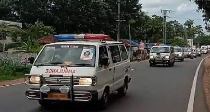 അപകടത്തില് മരിച്ച ഡ്രൈവറുടെ വിലാപയാത്രയില് സൈറണ് മുഴക്കി 25 ആംബുലന്സുകള്; കേസെടുത്ത് പൊലീസ്