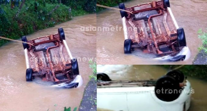 ശാന്തിഗിരി ആശ്രമത്തിലെ കാർ പള്ളിക്കൽ അമ്മിണി പാലത്തിനു സമീപം തോട്ടിൽ മറിഞ്ഞു.