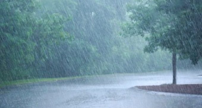 സംസ്ഥാനത്ത് വരും ദിവസങ്ങളിലും അതിശക്തമായ മഴയ്ക്കും കാറ്റിനും കടലാക്രമണത്തിനും സാധ്യത