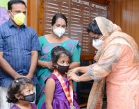 ഏഷ്യ ബുക്ക്സ് ഓഫ് റെക്കോര്ഡ്സില് ഇടം നേടിയ ആറ് വയസ്സുകാരിക്ക് ജില്ലാ കളക്ടര് പുരസ്ക്കാരം സമ്മാനിച്ചു