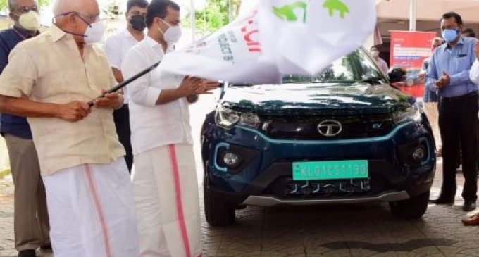 ഇലക്ട്രിക് കാറുകളുടെ ഫ്ളാഗ് ഓഫ് വൈദ്യുതി മന്ത്രി നിർവഹിച്ചു