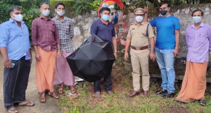 എറയൂർ കൂട്ടായ്മ എറയൂരിന്റെ പല ഭാഗങ്ങളിലും കോൺവെക്സ് ലെൻസുകൾ സ്ഥാപിച്ചു.