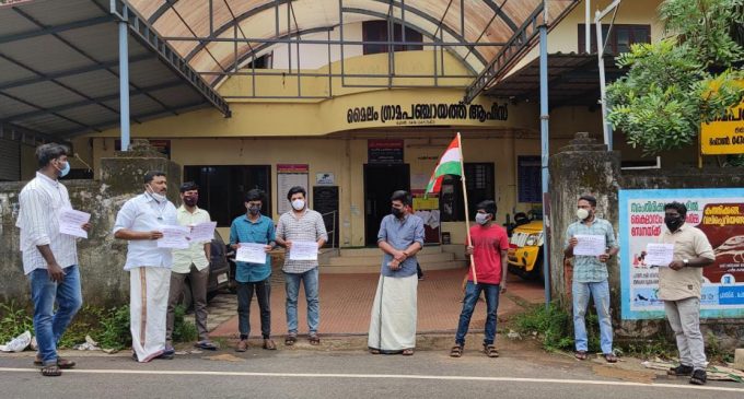 വാക്സിൻ ക്ഷാമത്തിനെതിരെ നിൽപ്പ് സമരം