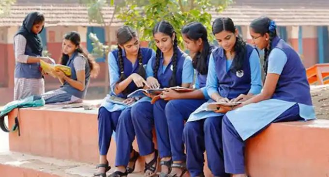 പ്ലസ് വൺ സീറ്റ് പ്രതിസന്ധി രൂക്ഷം; വടക്കൻ കേരളത്തിൽ ആയിരക്കണക്കിന് സീറ്റുകളുടെ കുറവ്