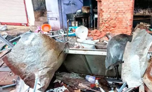 ഗ്യാസ് സിലിണ്ടർ പൊട്ടിത്തെറിച്ചു; രണ്ടു കടകൾ കത്തിനശിച്ചു