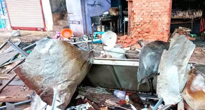 ഗ്യാസ് സിലിണ്ടർ പൊട്ടിത്തെറിച്ചു; രണ്ടു കടകൾ കത്തിനശിച്ചു