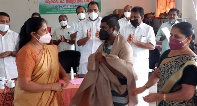 നഗരസഭയിലെ ശുചീകരണ തൊഴിലാളികളെ ആദരിച്ചു
