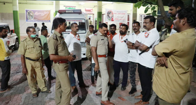 കൊട്ടാരക്കര താലുക്ക് ആശുപത്രിയിൽ രാത്രികാല സേവനത്തിനു എത്തി ബിജെപി പ്രവർത്തകർ : സേവനം തടഞ്ഞു പോലീസ്
