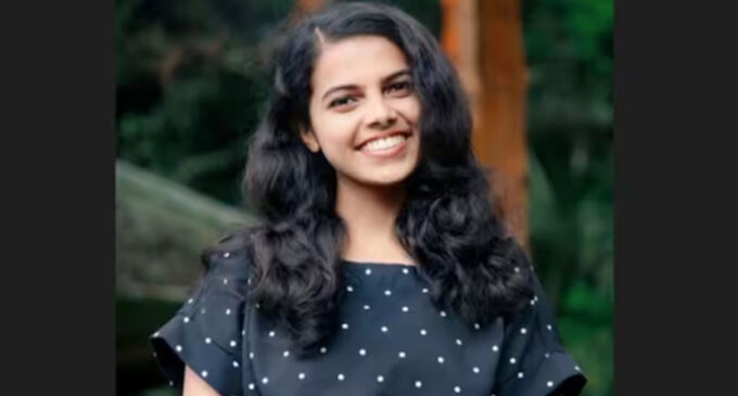 ഗുണ്ടല്പേട്ടില് ബൈക്ക് നിയന്ത്രണം വിട്ട് മറിഞ്ഞ് വയനാട് സ്വദേശിനി മരിച്ചു.