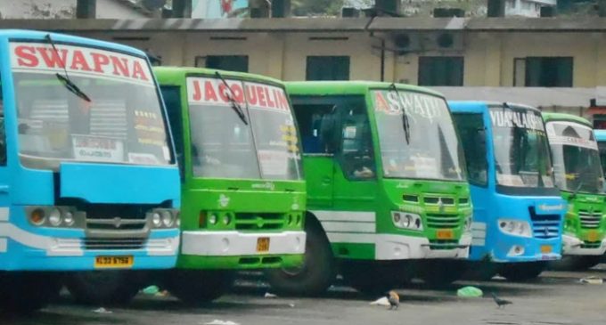 സംസ്ഥാനത്ത് സ്വകാര്യ ബസുകളുടെ സൂചന പണിമുടക്ക് ആരംഭിച്ചു.