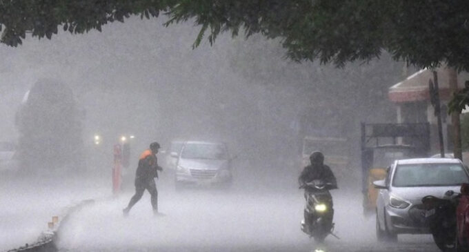 ബംഗാള് ഉള്ക്കടലില് തിങ്കളാഴ്ച വൈകിട്ട് രൂപമെടുത്ത ഹമൂണ് ചുഴലിക്കാറ്റ് ഇന്ന് കരതൊടും.