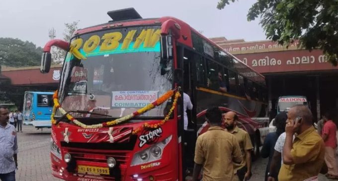 റോബിൻ ബസ് വീണ്ടും സർവീസ് തുടങ്ങി; 7500 രൂപ പിഴയിട്ട് എം.വി.ഡി